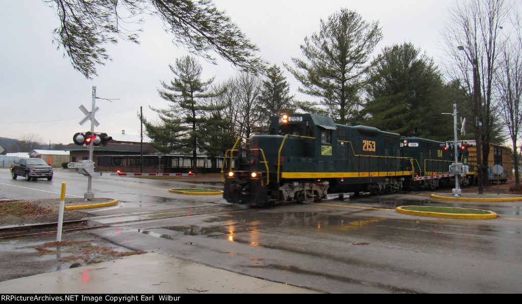 Ohio South Central Railroad (OSCR ) 2153 & 104